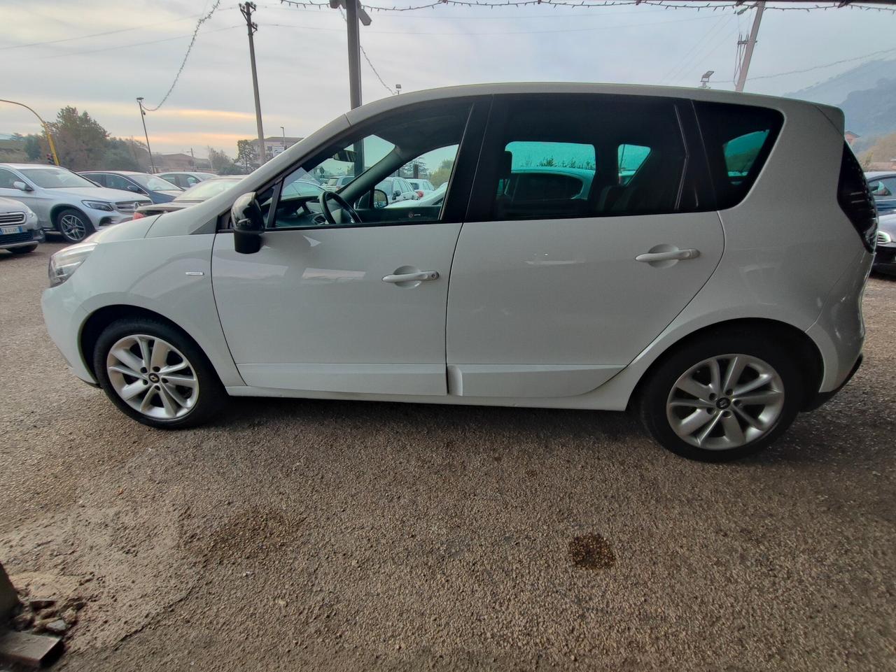 Renault Scenic Scénic XMod dCi 110 CV EDC Bose