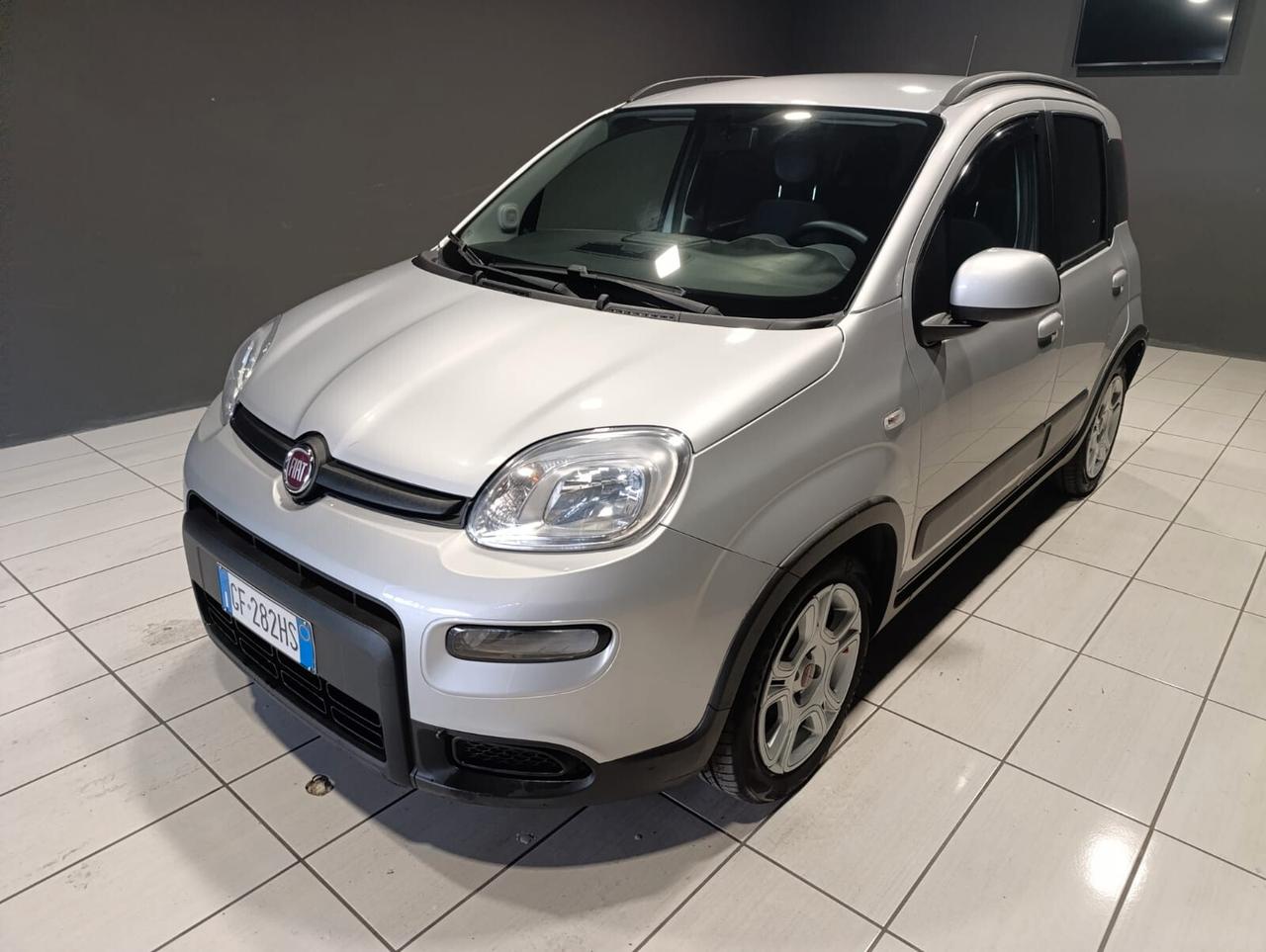 Fiat Panda CROSS HYBRID del 2021 - 90.000 km -