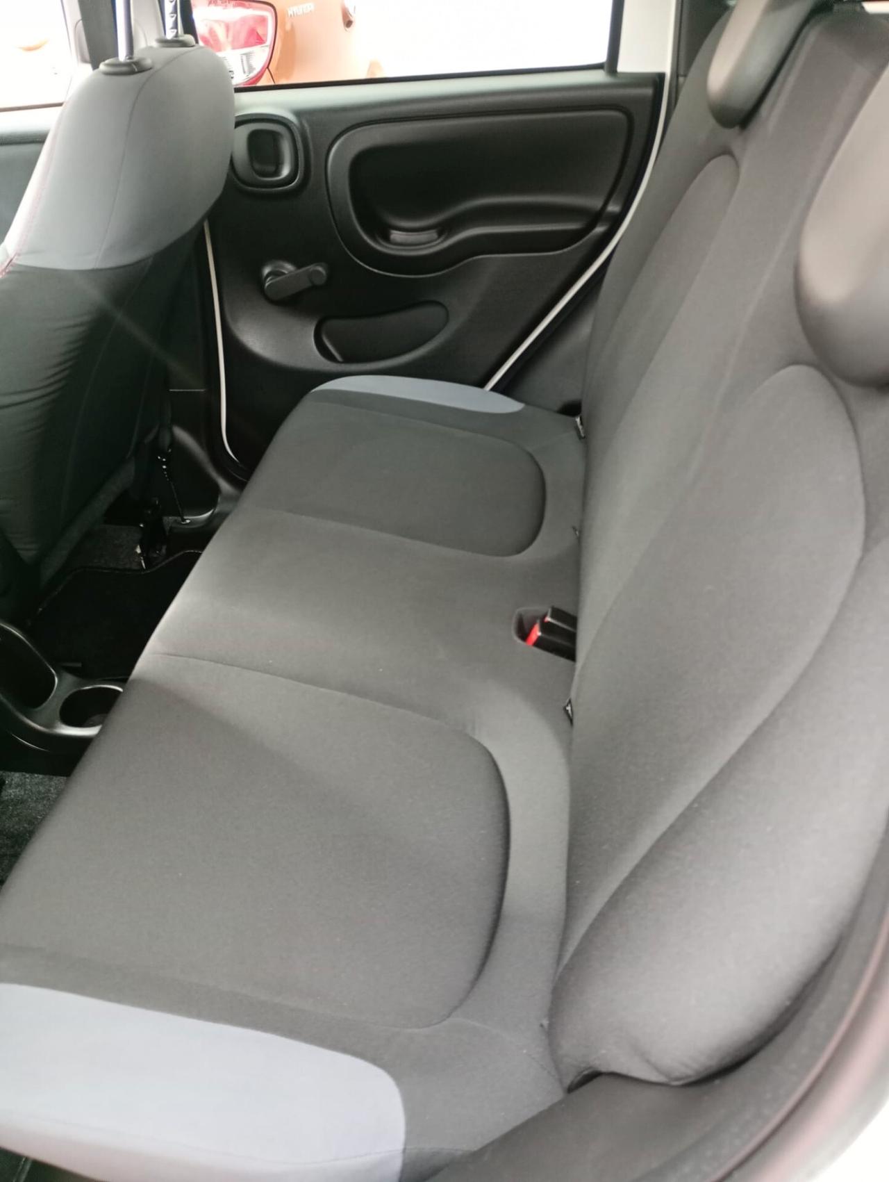 Fiat Panda 1.2 Lounge uconnect,pari al nuovo.