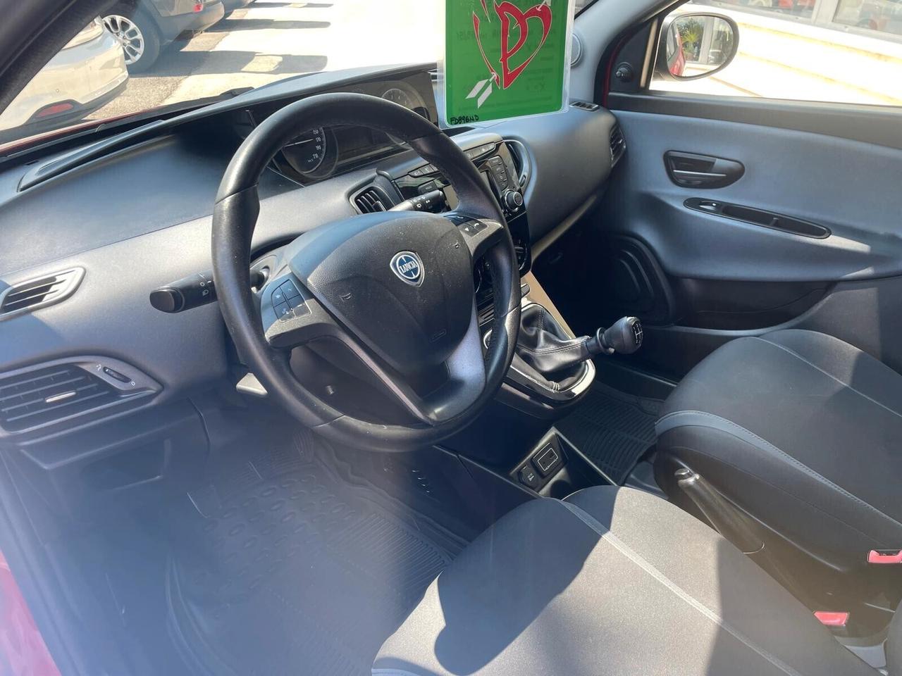 Lancia Ypsilon 1.2 5 porte Silver NEOPATENTATI