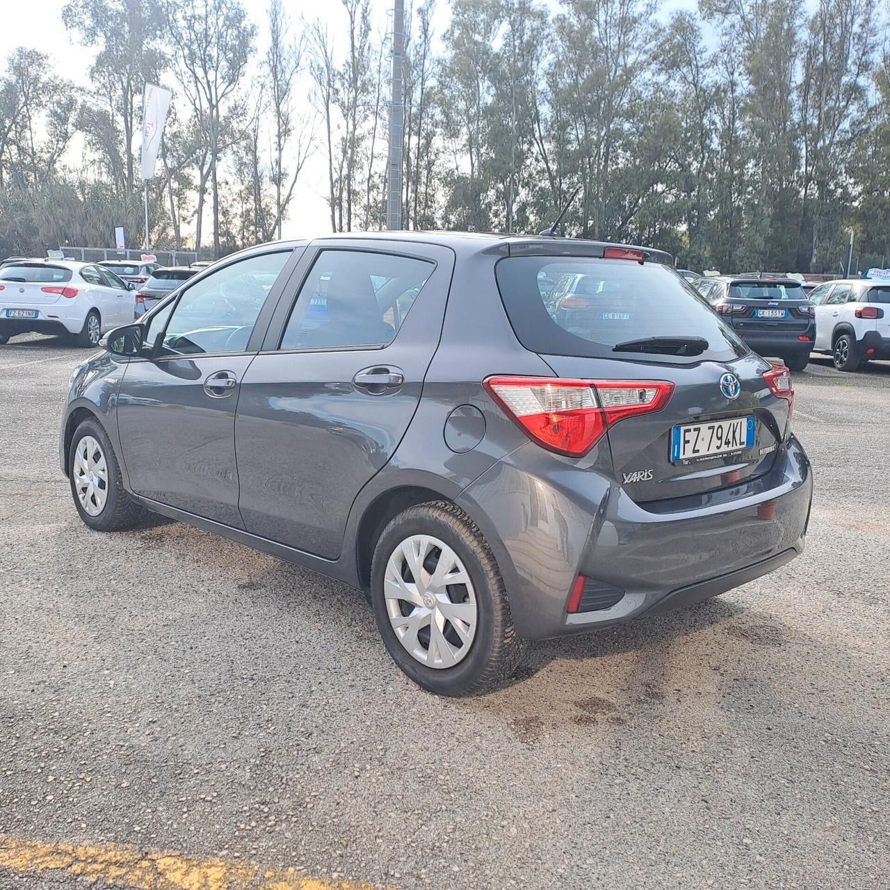 Toyota Yaris 1.5 Hybrid 73cv Business