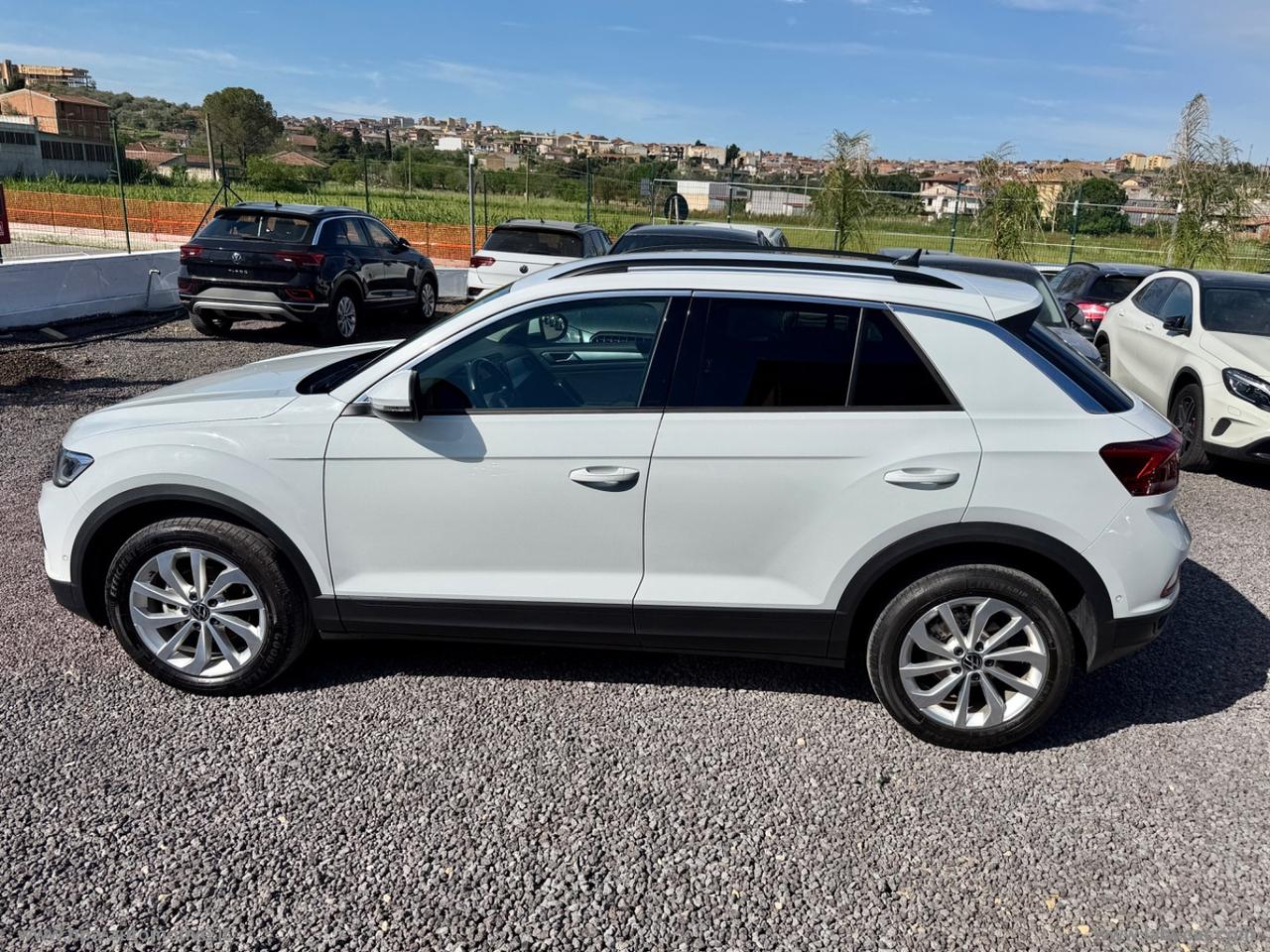 VOLKSWAGEN T-Roc 2.0TDI LED CARPLAY PARK ASSIST ACC