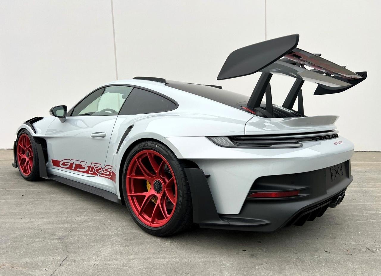 Porsche 911 GT3 RS Weissach