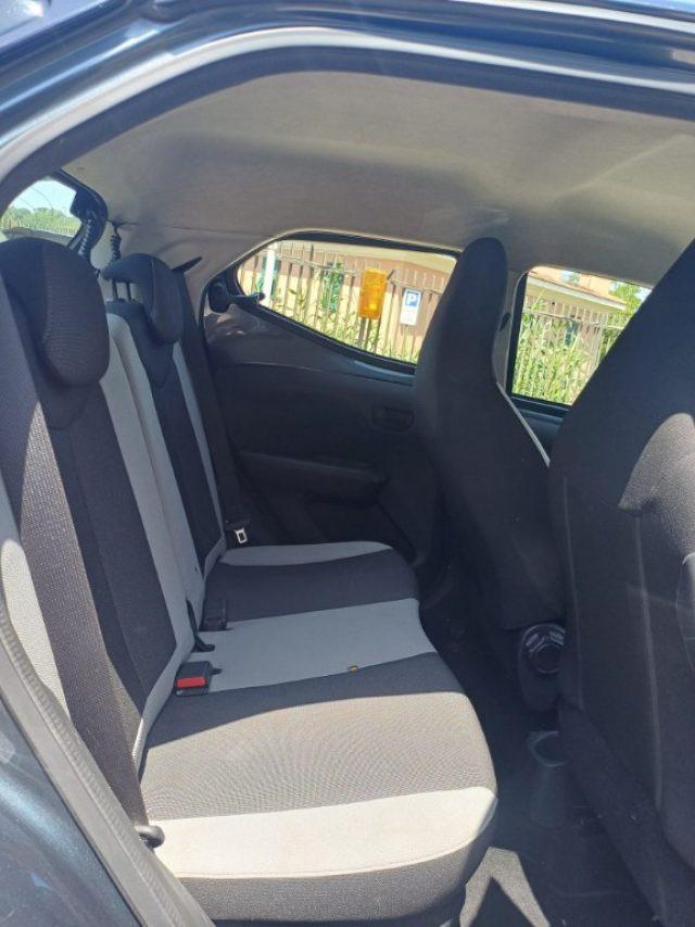 TOYOTA Aygo 1000 VVT-I X-PLAY 69CV 5PORTE NAVI PDC ITALIA