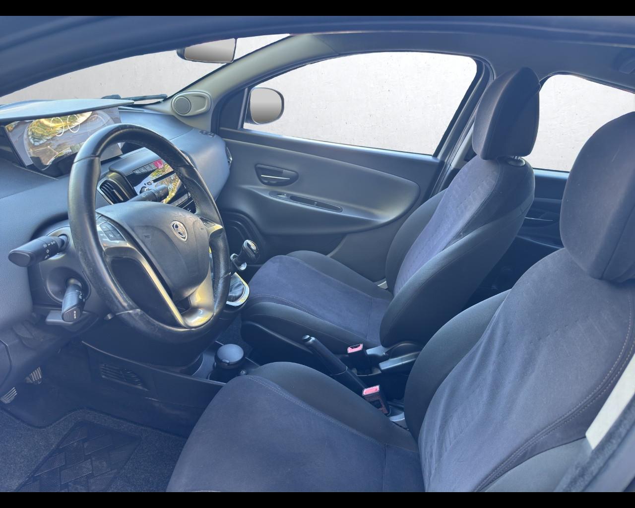 LANCIA Ypsilon 3ª serie - Ypsilon 1.2 69 CV 5 porte S&S Gold