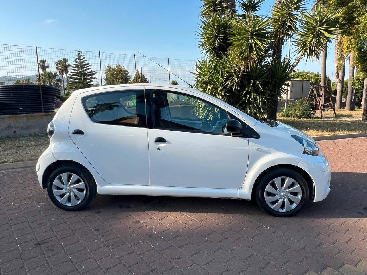 Toyota Aygo 1.0 12V VVT-i 5 porte Active Connect