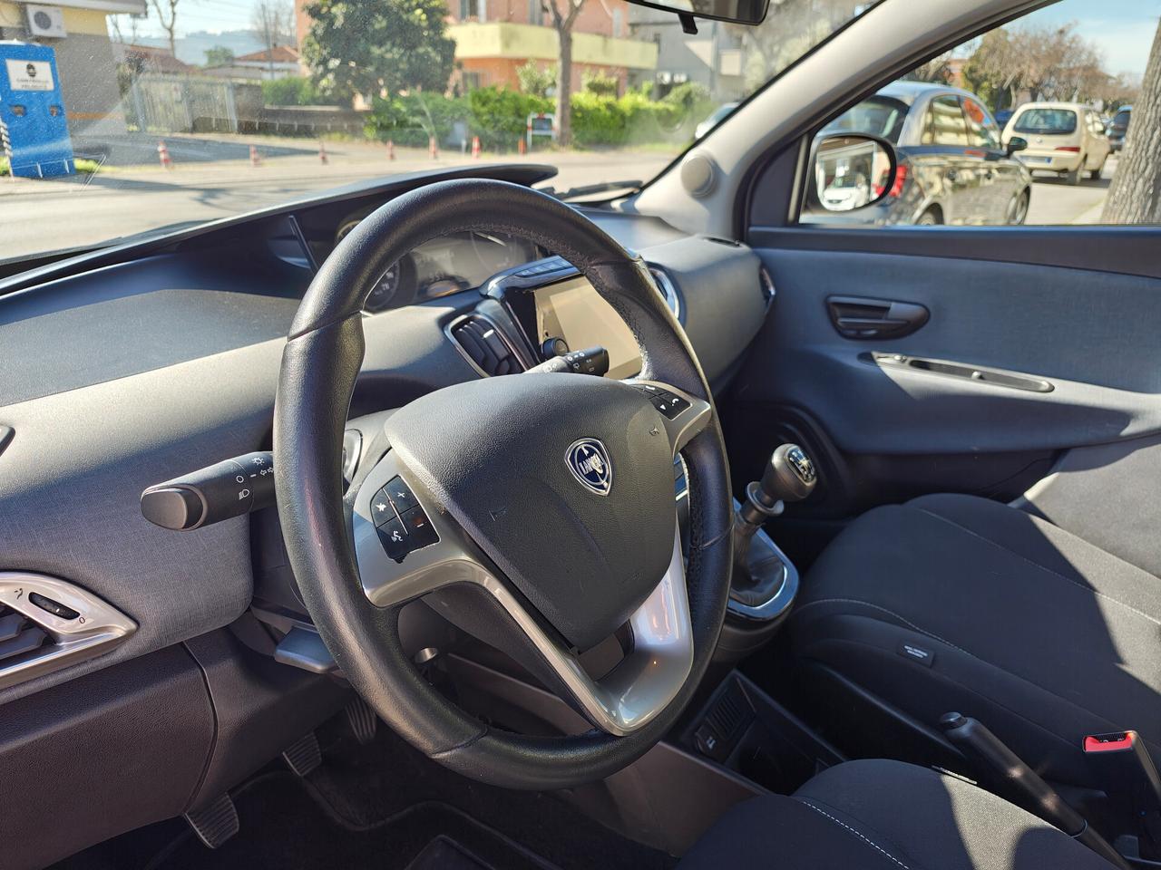 Lancia Ypsilon 1.0 FireFly 5 porte S&S Hybrid Gold Plus