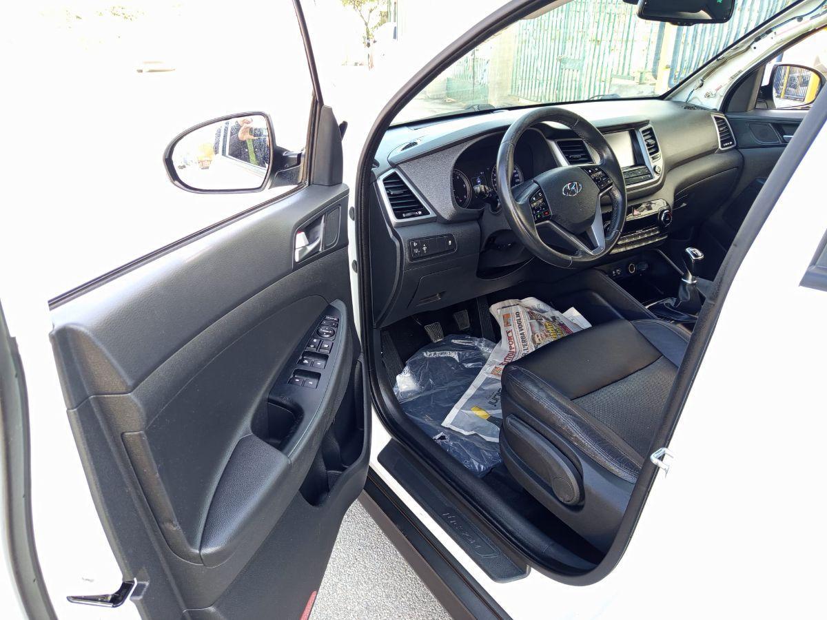HYUNDAI Tucson 1.7 CRDi XPossible TETTO/NAV/PELLE