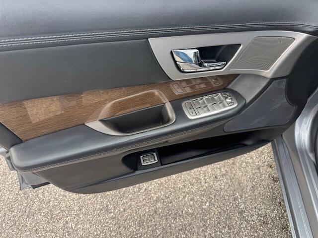 Jaguar XF 2.7D V6 Premium Luxury