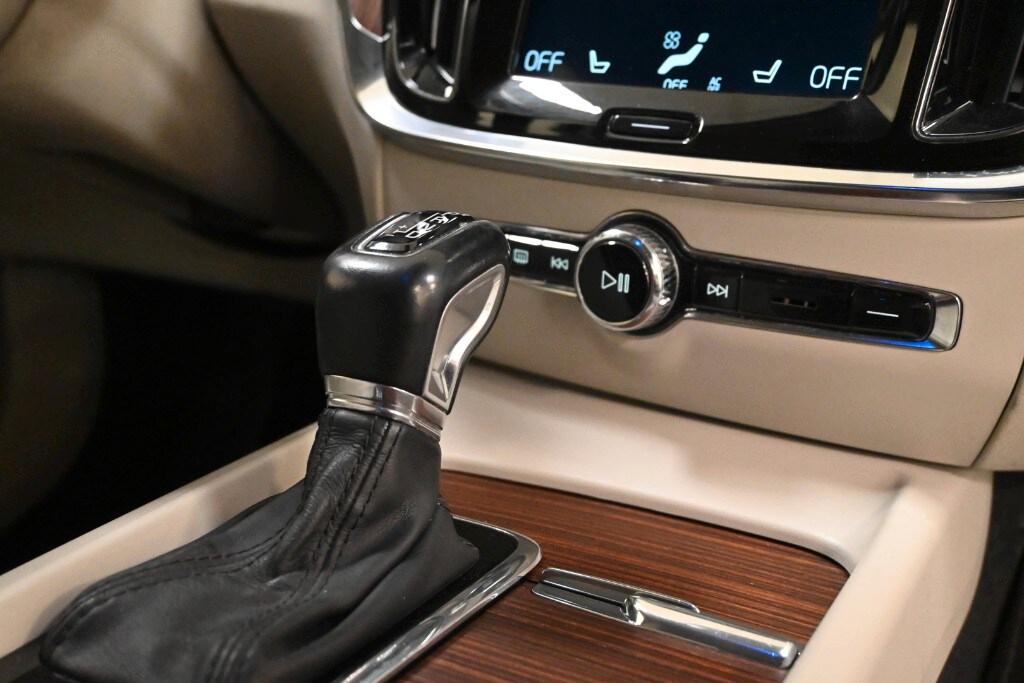 VOLVO V60 (2018-->) V60 D4 Geartronic Inscription