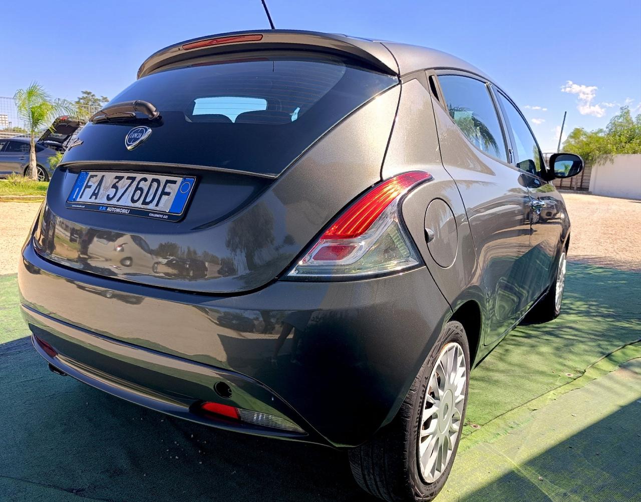 Lancia Ypsilon 1.2 69 CV 5 porte GPL Ecochic Silver - 2015