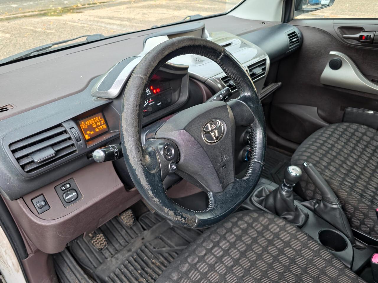Toyota iQ 1.0 Sol CV-68 E4 Manuale NEO 2010