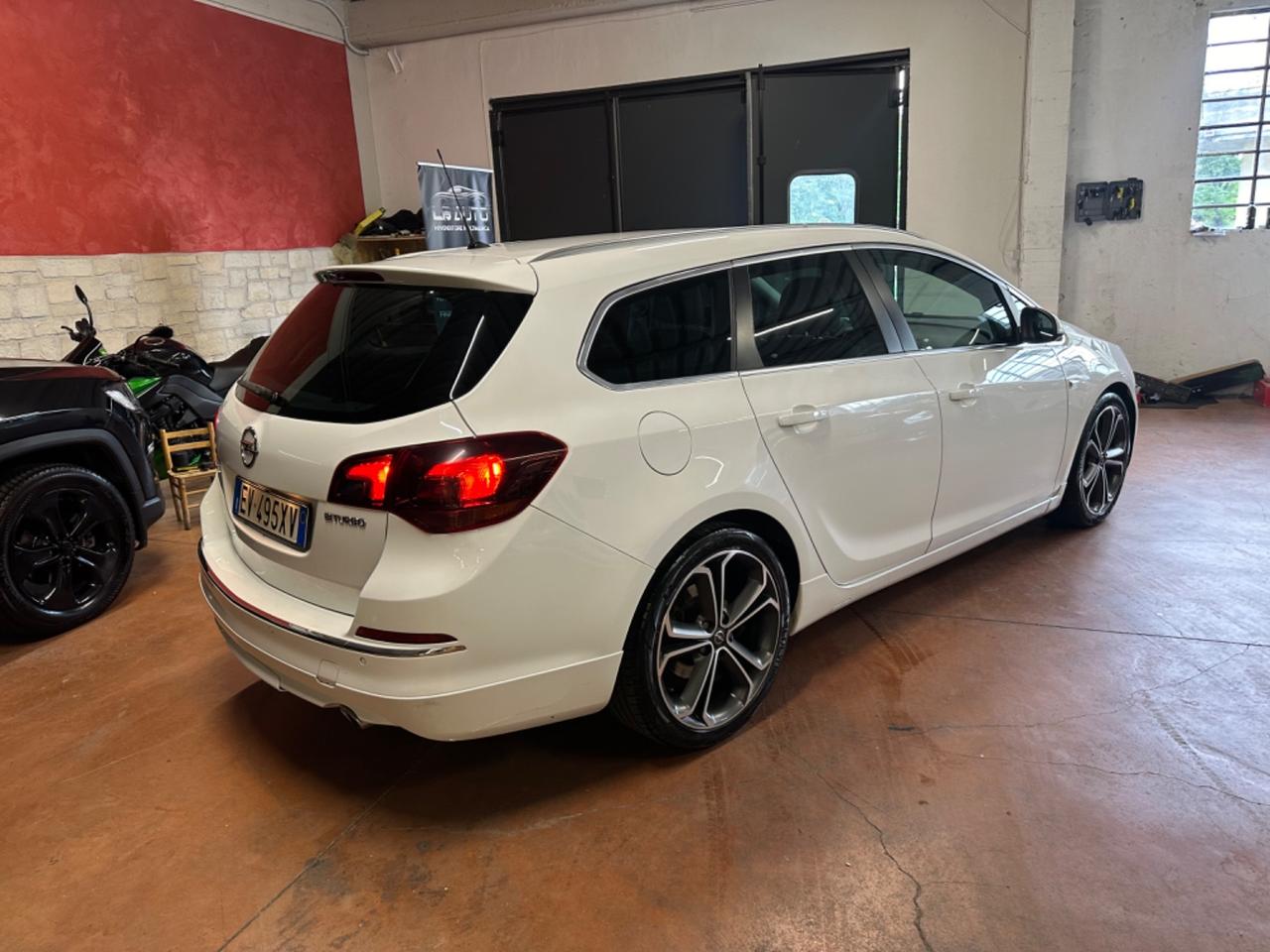 Opel Astra 2.0 BiTurbo CDTI 195CV S&S Sports Tourer