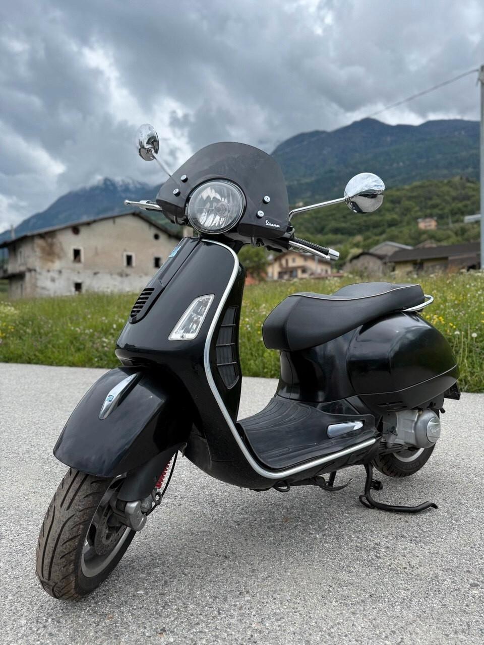 Piaggio Vespa 300 GTS