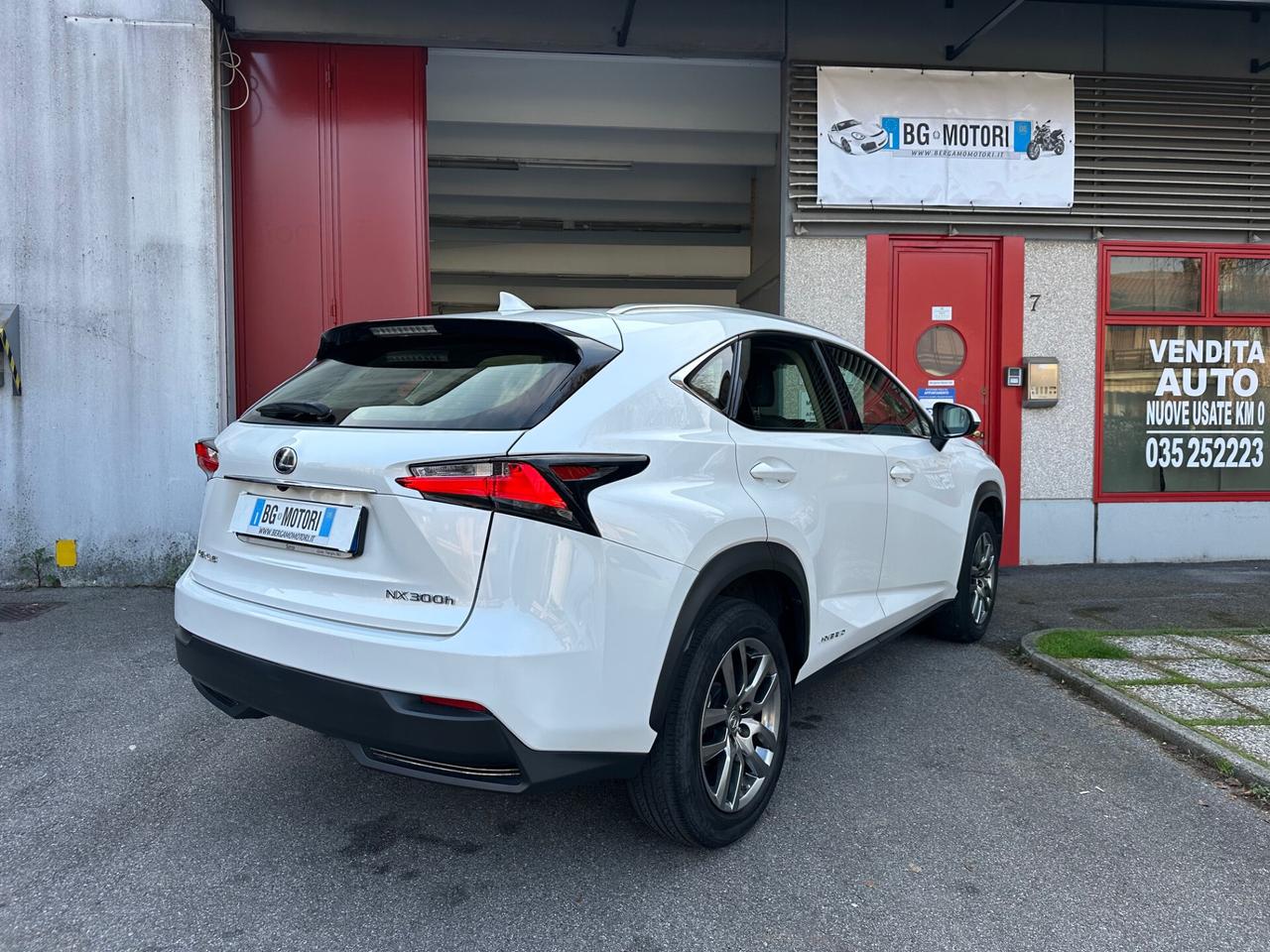 Lexus NX 300h 2.5 Executive cvt UNIPR.