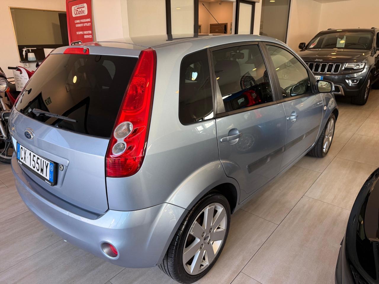 Ford Fiesta 1.2 16V 5p. Ghia