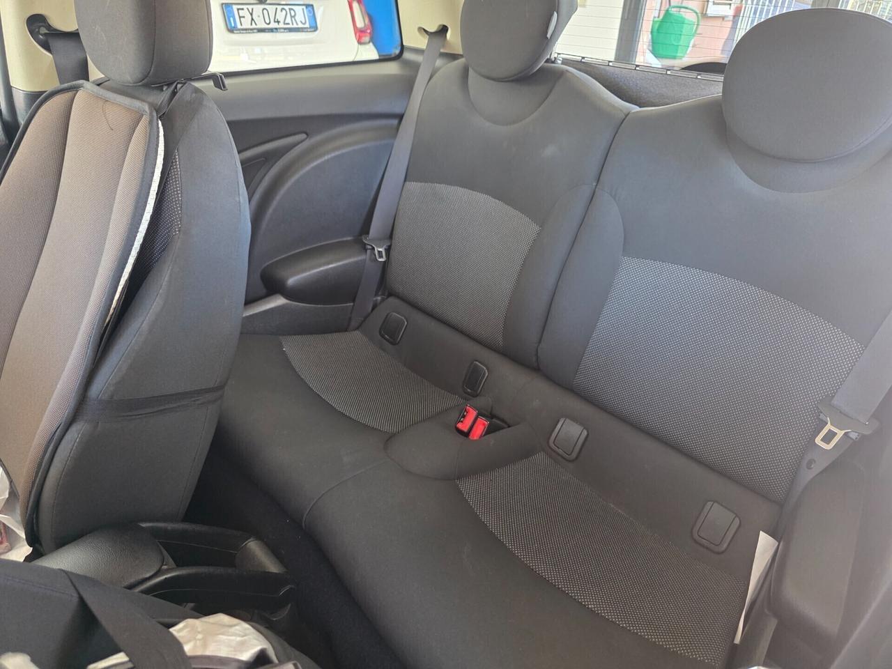 Mini 2.0 16V Cooper D AutOM 108000km FINANZ