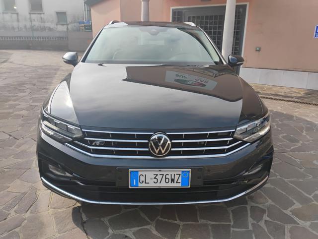 VOLKSWAGEN Passat Variant 2.0 TDI SCR EVO DSG Executive R-LINE
