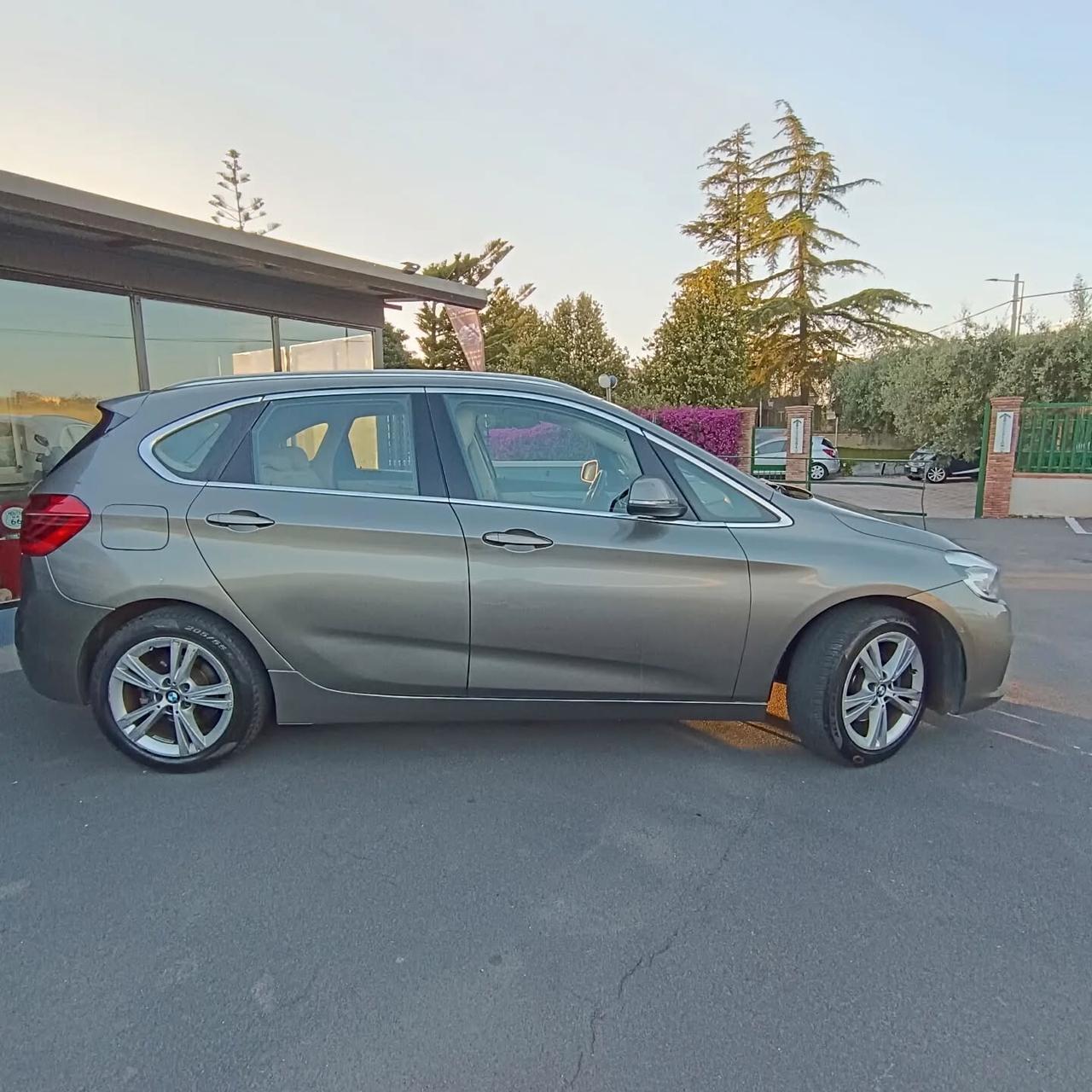 Bmw 2er Active Tourer 218d LUXURY