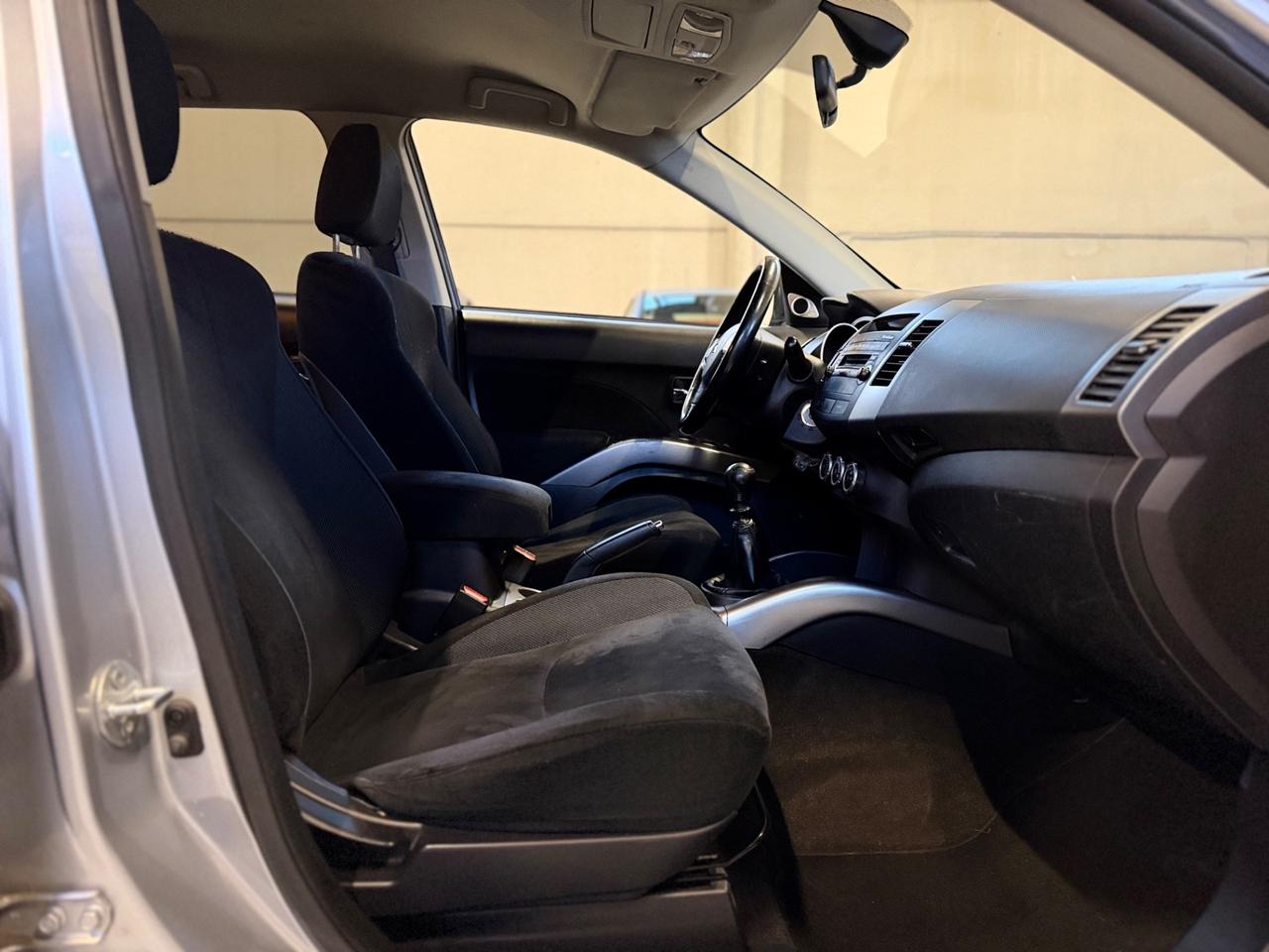 Mitsubishi Outlander 2.2 DI-D Instyle 7 p.ti DPF POSTI