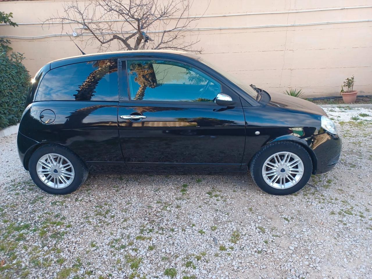 Lancia Ypsilon 1.4 16V Platino