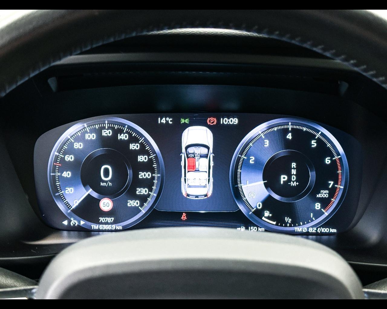 VOLVO XC40 (2017-->) - XC40 T3 Geartronic Business