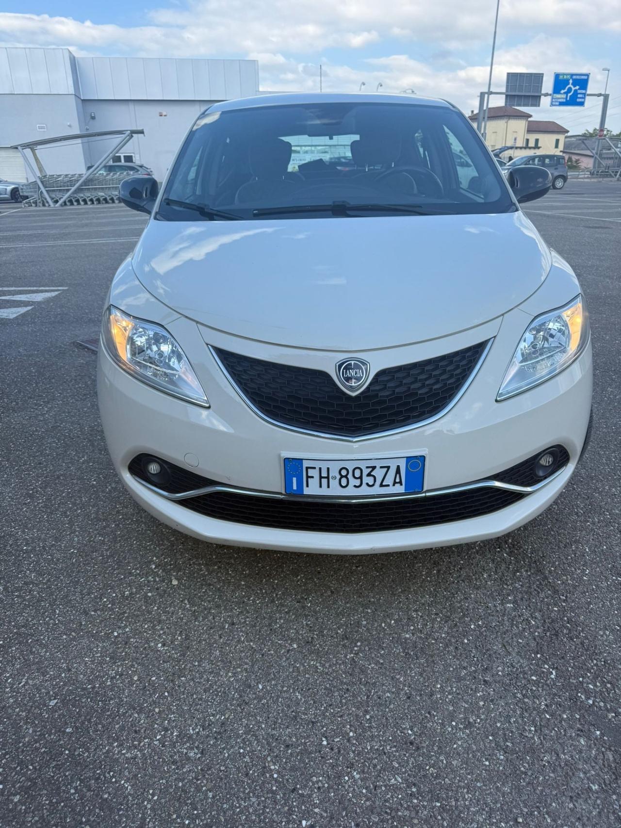 Lancia Ypsilon 1.3 MJT 16V 95 CV 5 porte PLATINUM