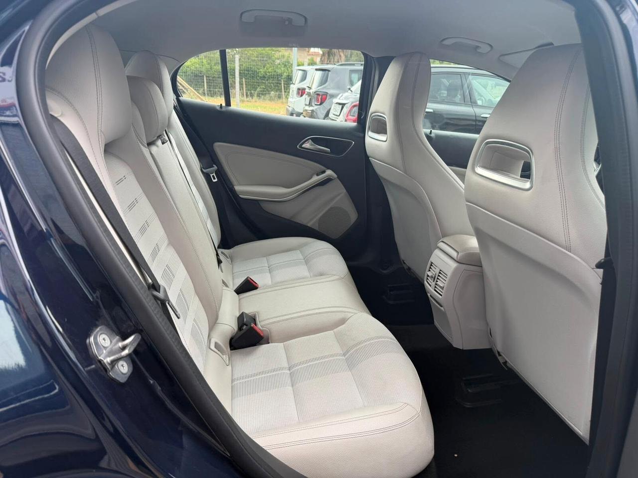 Mercedes-benz GLA 200 d SPORT CERCHI 19