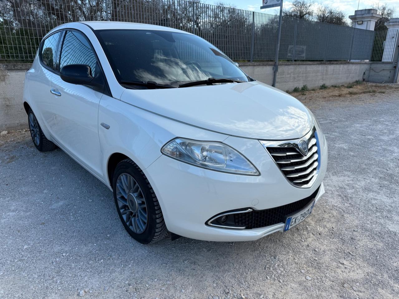 Lancia Ypsilon 1.2 69 CV 5 porte S&S Platinum
