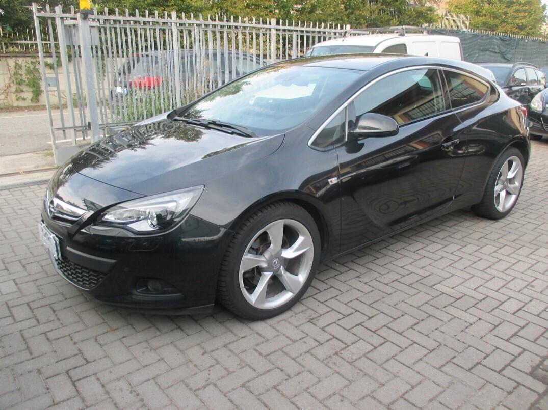 Opel Astra GTC 1.6 Turbo 180CV 3 porte Cosmo S