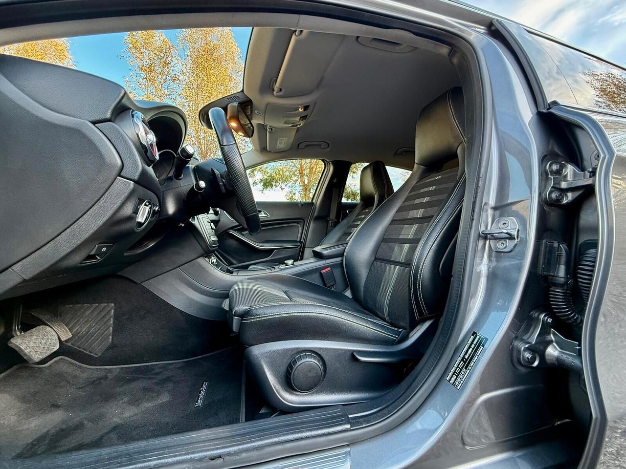 MERCEDES- BENZ GLA 200 D AUTOMATIC SPORT