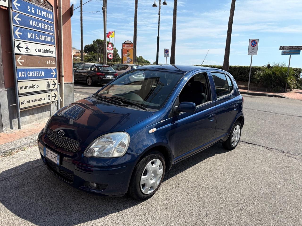 Toyota Yaris 1.0i 16V cat 5 porte Sol