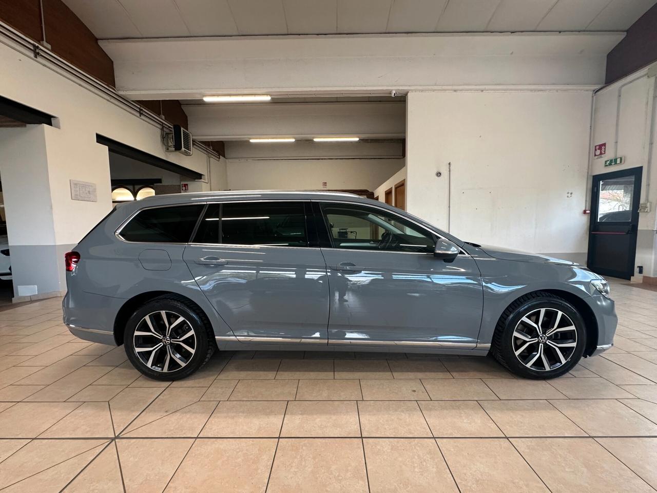 VOLKSWAGEN PASSAT VARIANT 2.0 TDI DSG ELEGANCE 150CV *CARPLAY*ACC*LED