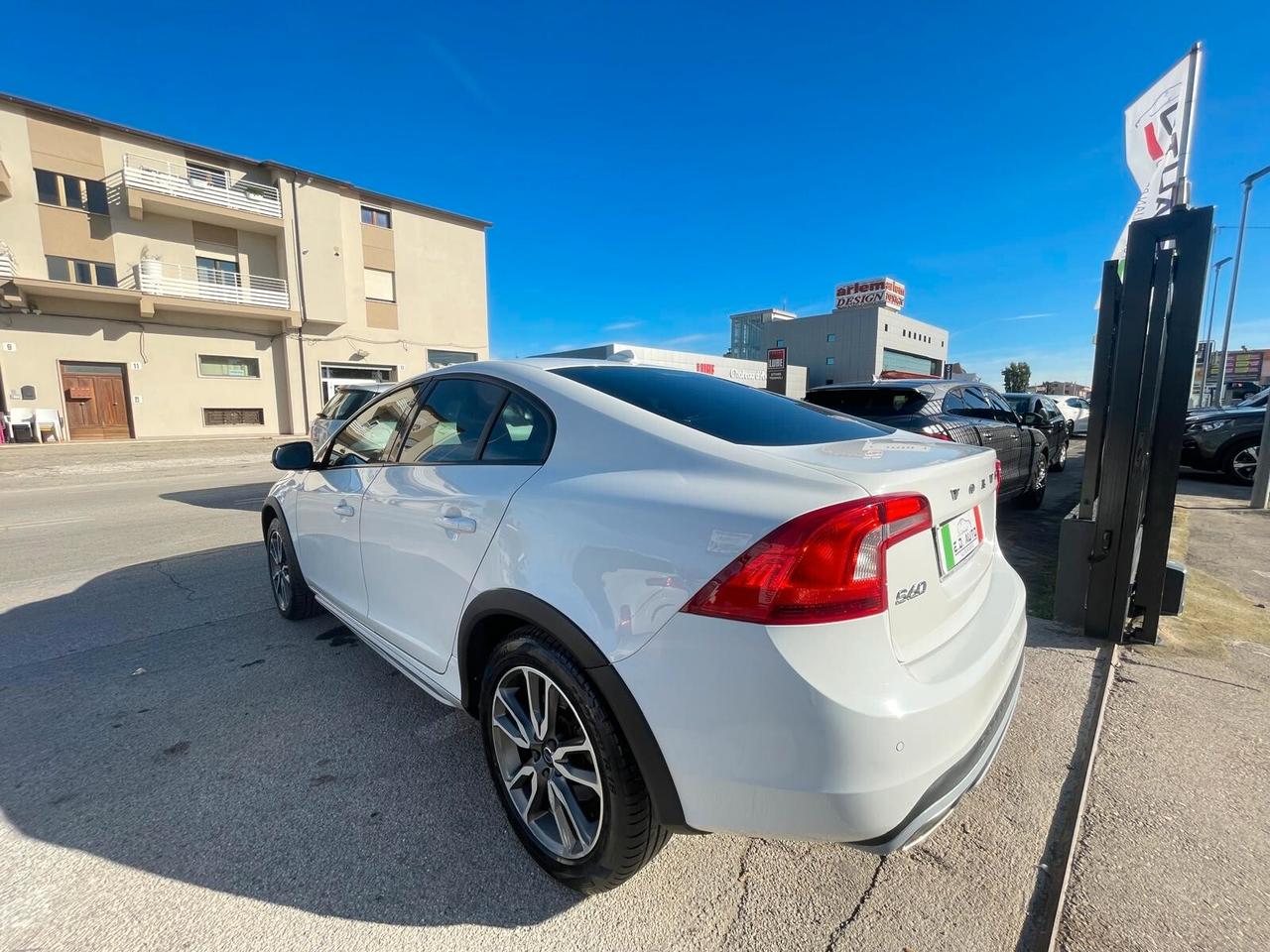 Volvo S60 Cross Country D3 Pro