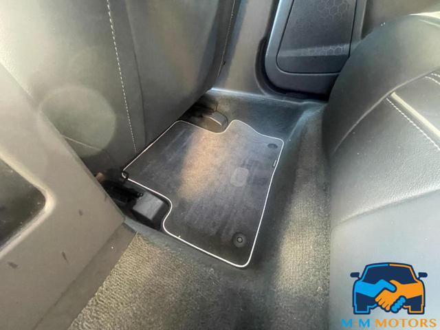 VOLVO XC60 D4 AWD doppio treno di gomme