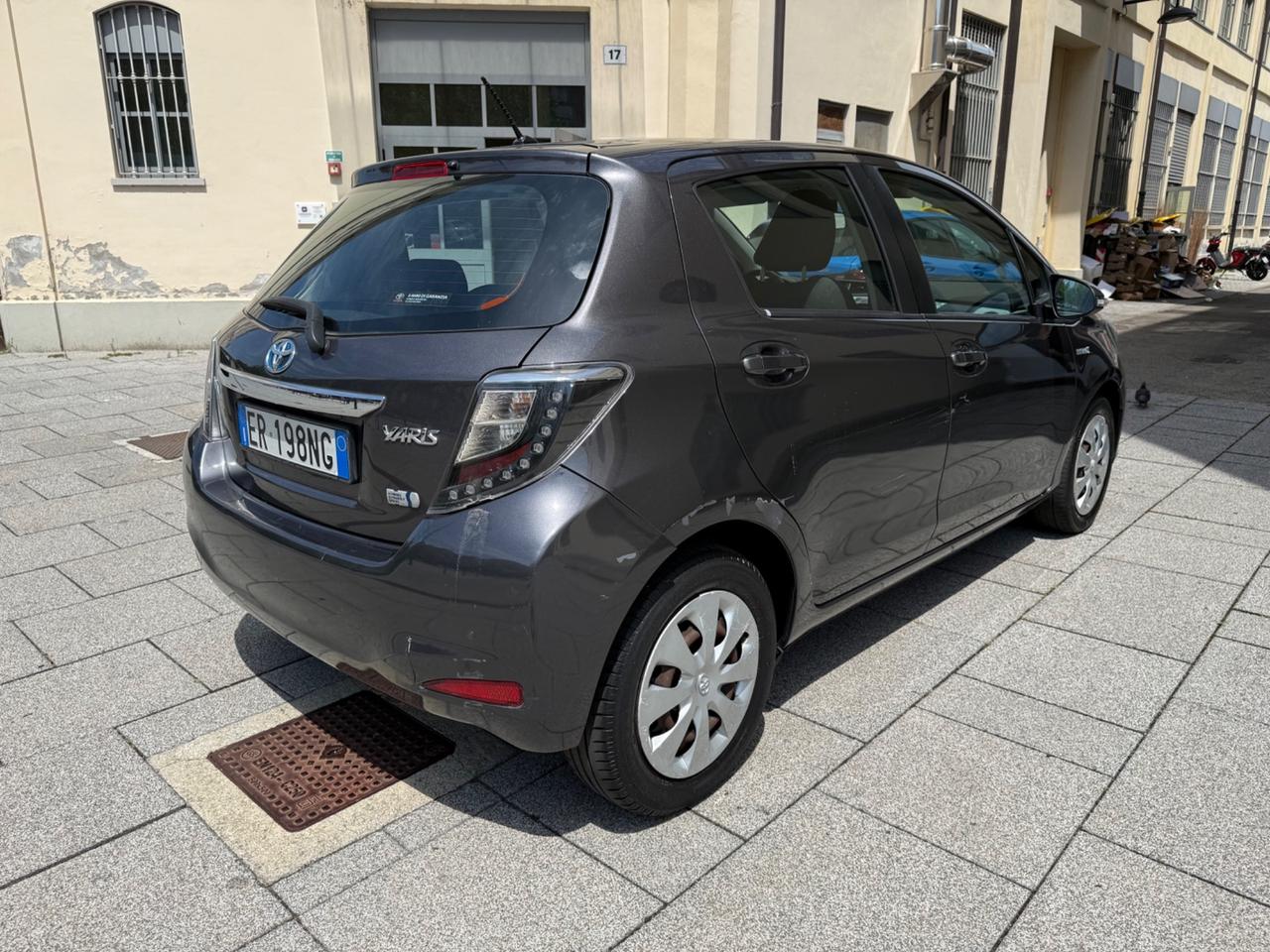 TOYOTA YARIS 1.5 75CV HYBRID 2014