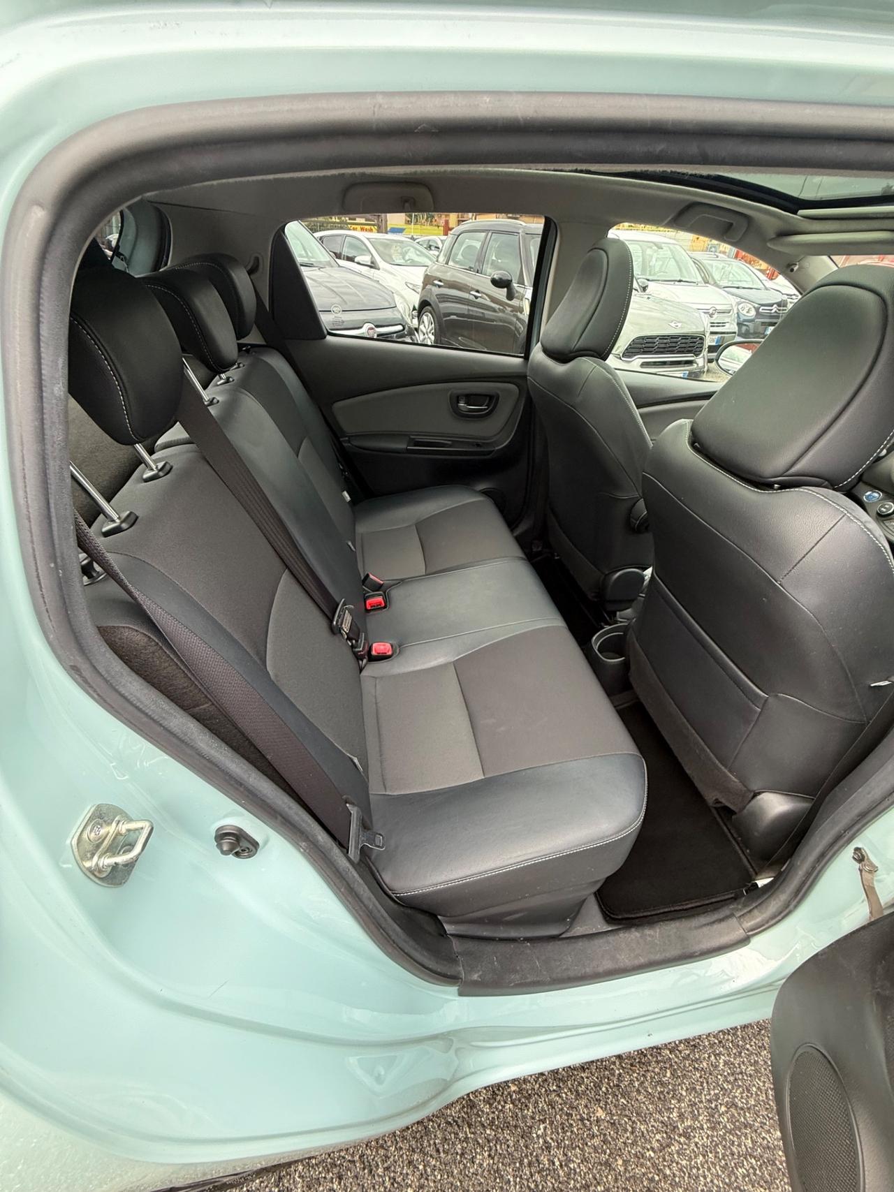 Yaris 1.5 Hybrid( 65 mila km - GLAMUR EDITION )-RATE