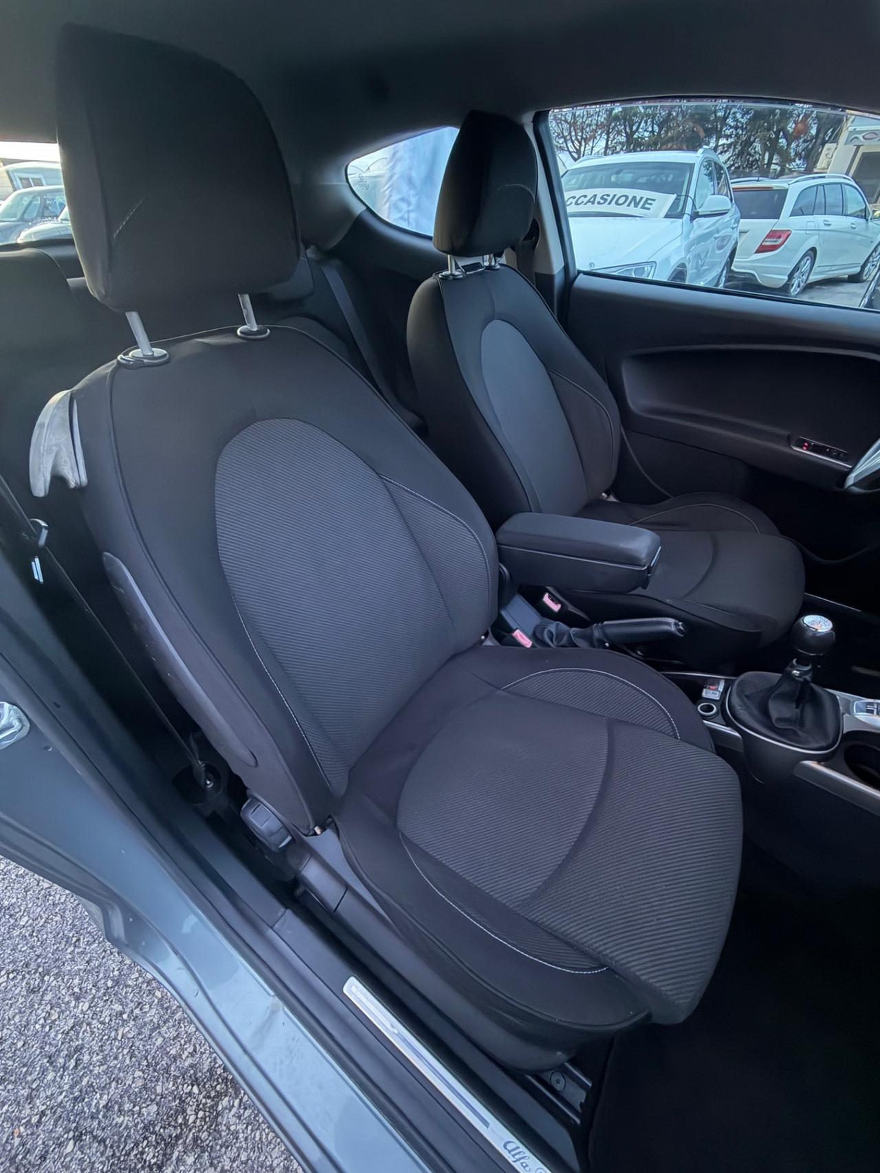 Alfa Romeo MiTo 1.6 JTDm 16V Distinctive Sport Pack