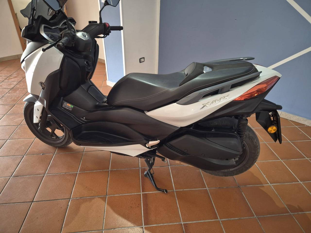 Yamaha X-Max 300 BASE