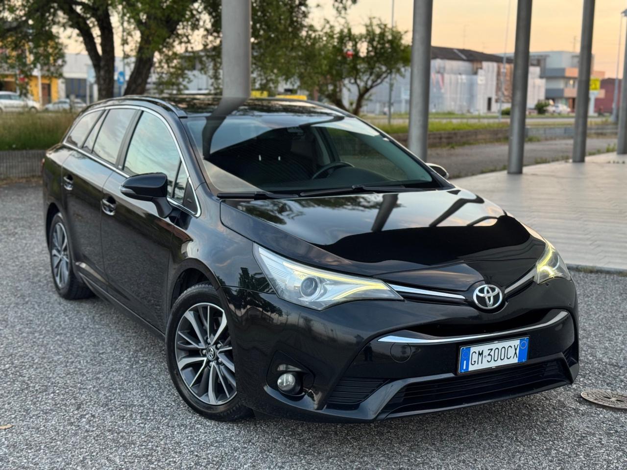Toyota Avensis 2.0d 143cv Edition-S Euro 6B