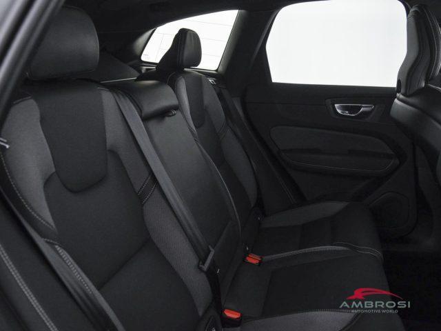 VOLVO XC60 2.0 b5 Plus Dark awd auto