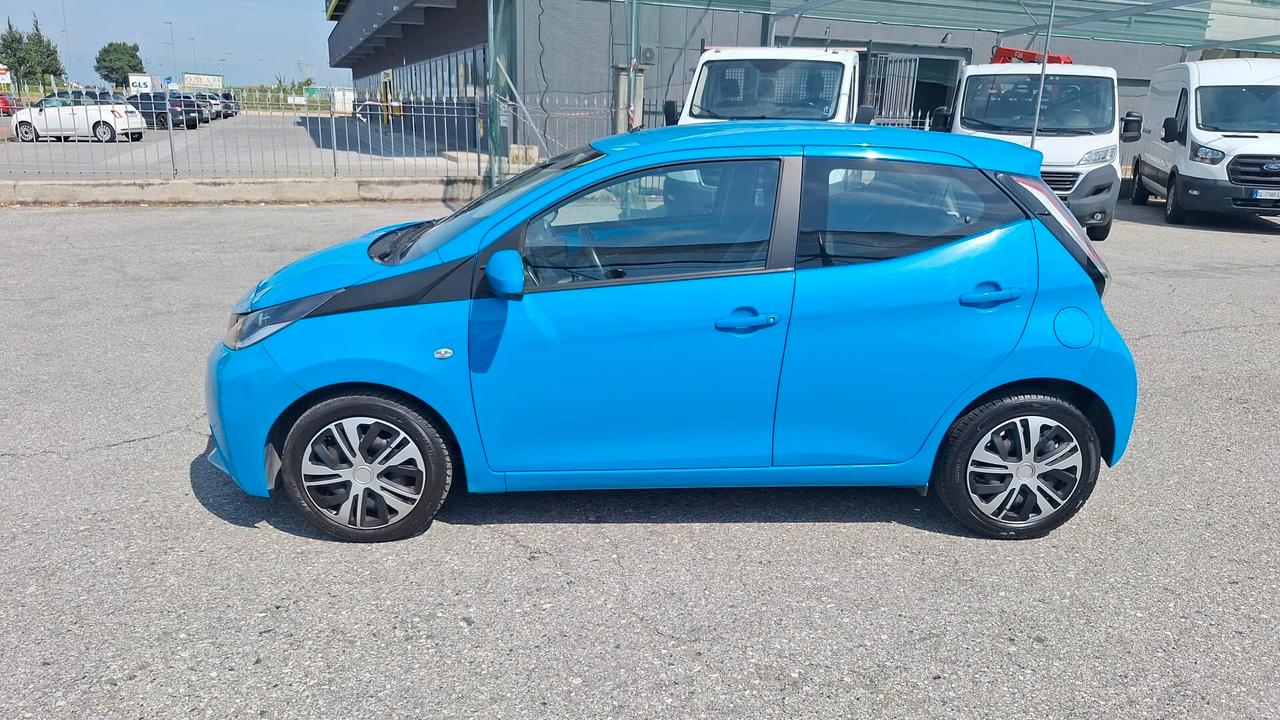Toyota Aygo 1.0 VVT-i 69 CV 5 porte x-cool TSS