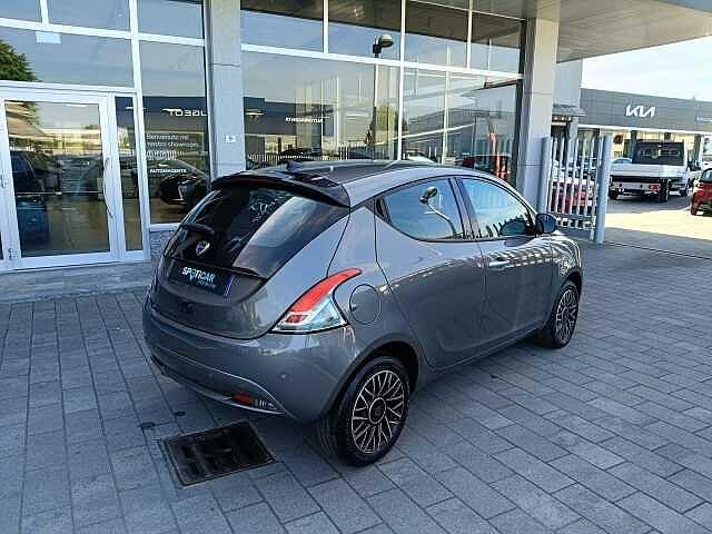 Lancia Ypsilon 1.0 Hybrid 69cv PLATINO AZIENDALE