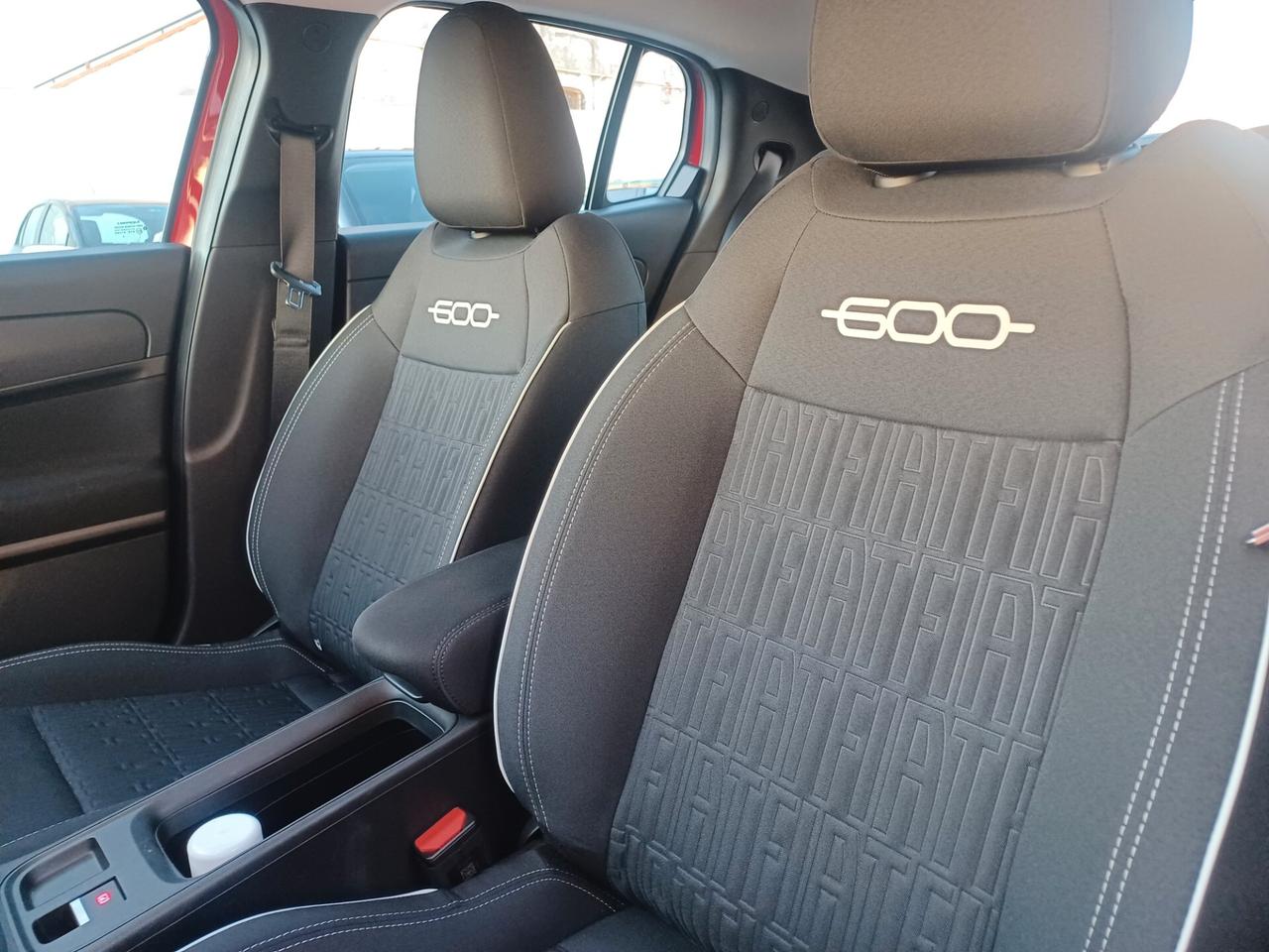 Fiat 600 Hybrid 110 CV DCT MHEV Business. KM 0