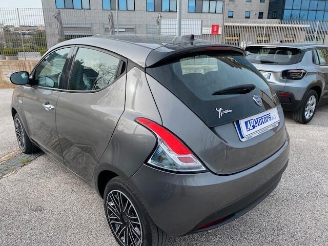 Lancia Ypsilon 1.0 FireFly 5 porte S&S Hybrid Silver Plus