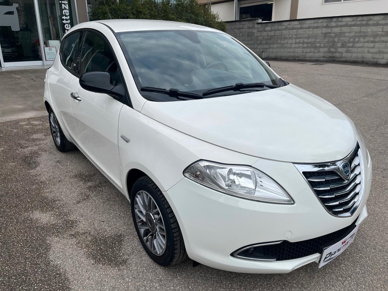 Lancia Ypsilon 1.3 mjt 95cv S&S Gold PDC/CLIMA. OK NEOPAT. PERF.