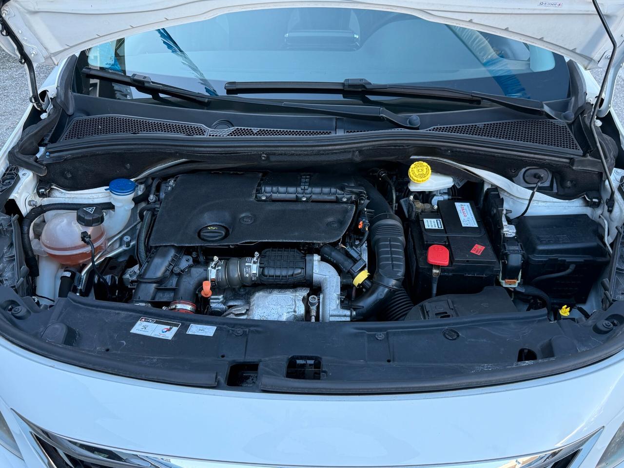 Peugeot 2008 BlueHDi 100 Allure