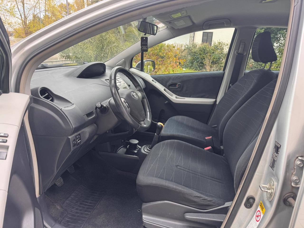Toyota Yaris 1.0 5 porte Sol OK NEOPATENTATI