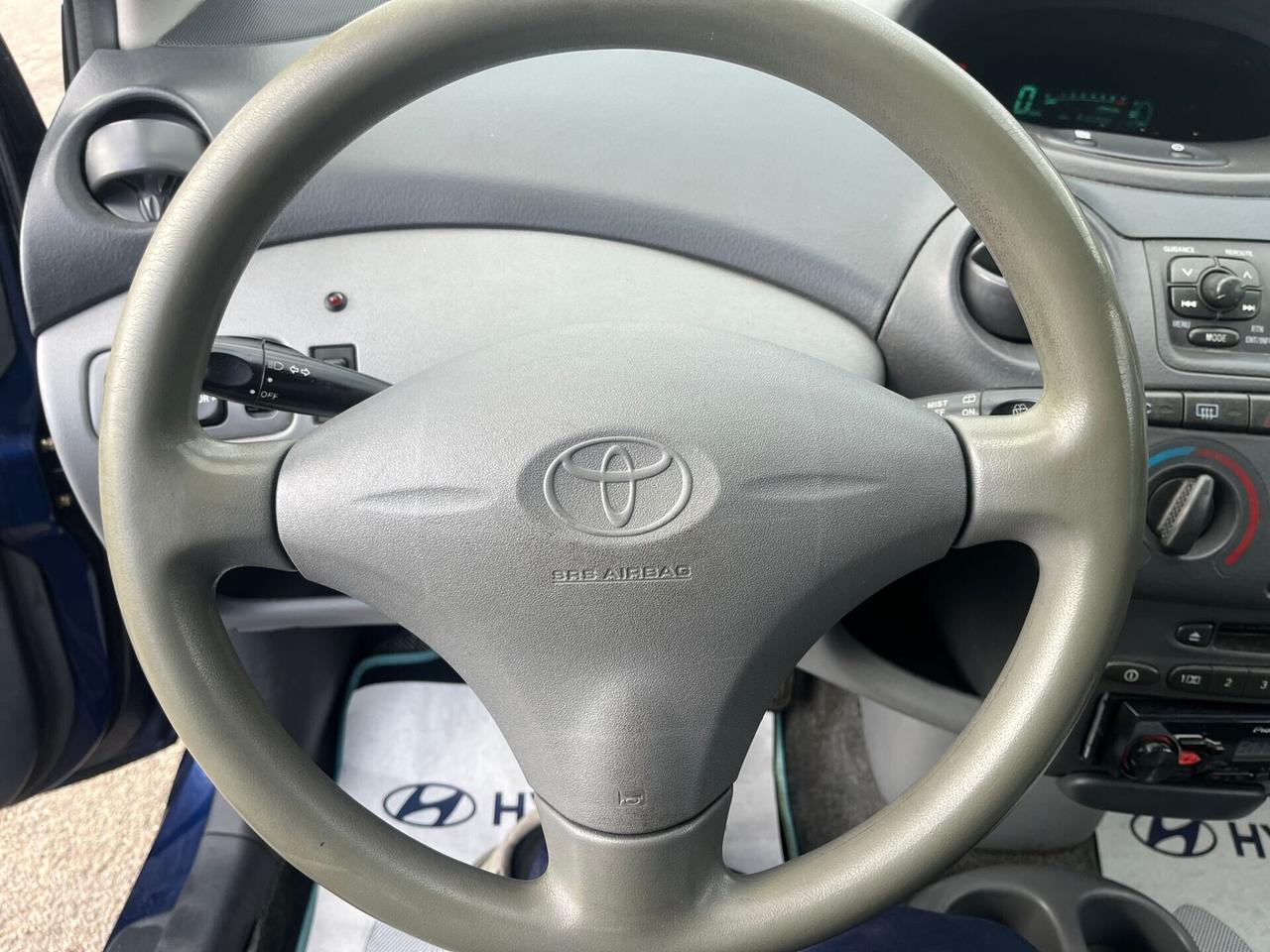 Toyota Yaris 1.0i 16V cat 3 porte Sol 2001