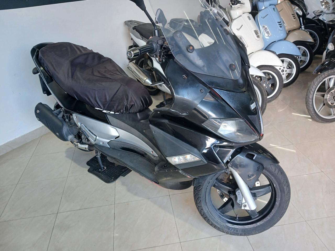 Aprilia SR Max 300 GARANTITO 12 MESI